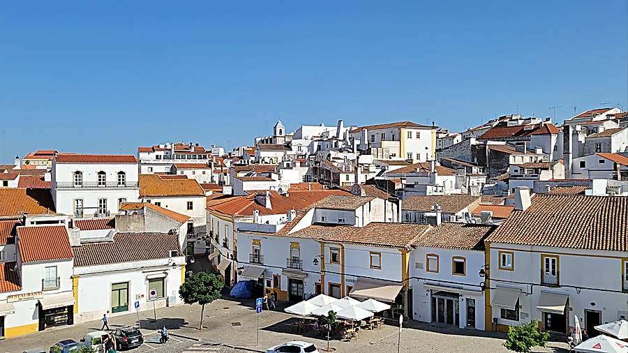 Evora Portugal (Cultural and Historic center, Unesco site, local cuisine and wines)