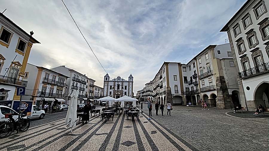 Giraldo Square in Evora