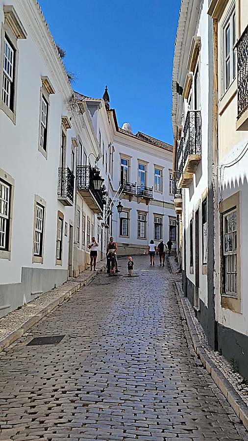 Explore the area of the old town