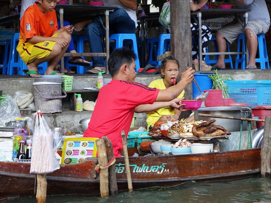 Bang Nam Pheung floating market