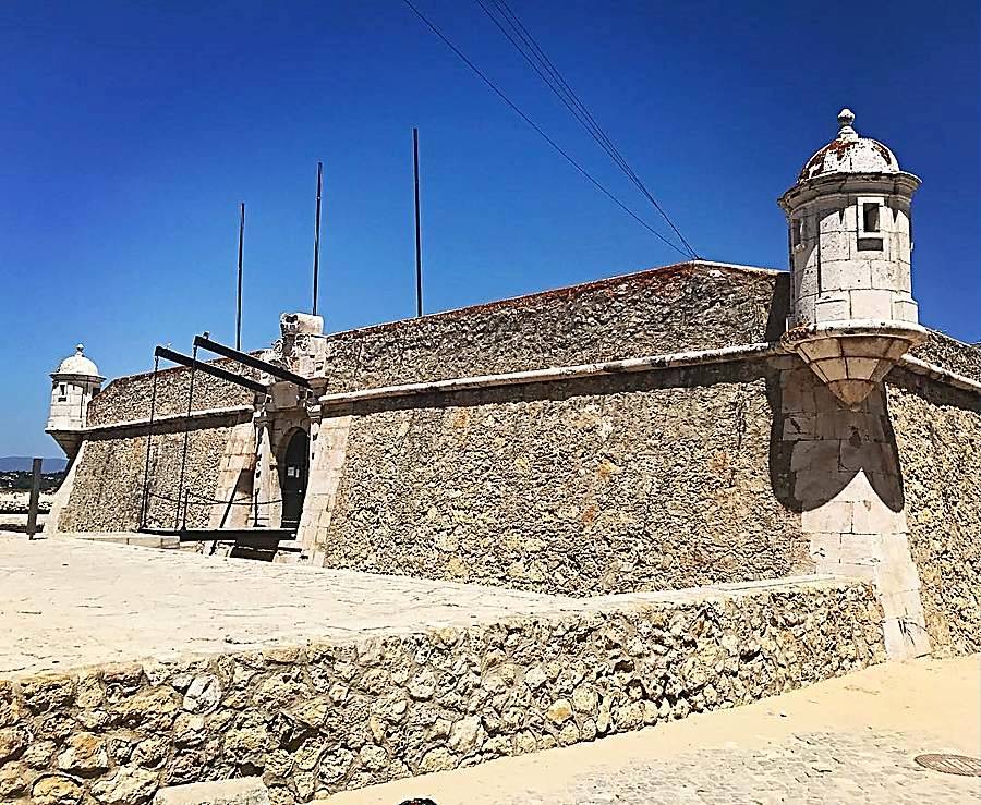 Ponta da Bandeira Fort