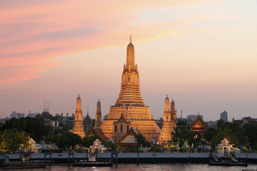 Wat Arun at sunset time