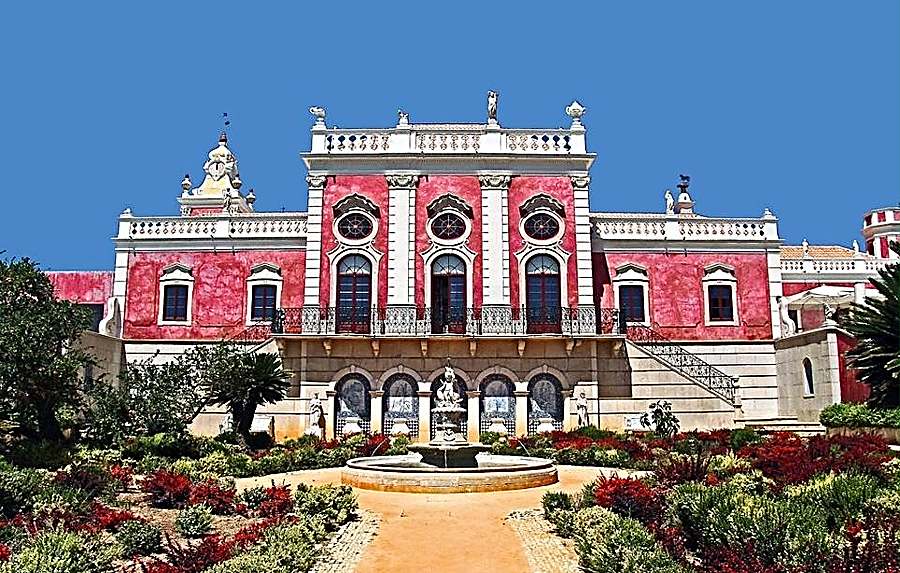 Visit the Palacio De Estoi