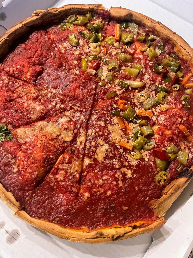 Deep dish pizza Must eat Chicago foods 