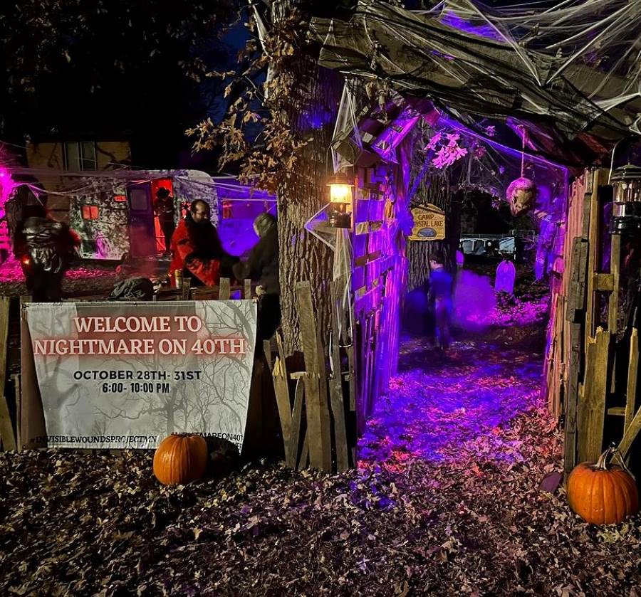 Unleash Spooky Fun: Costume Up for the VIVERSE Halloween Maze Party 🎃