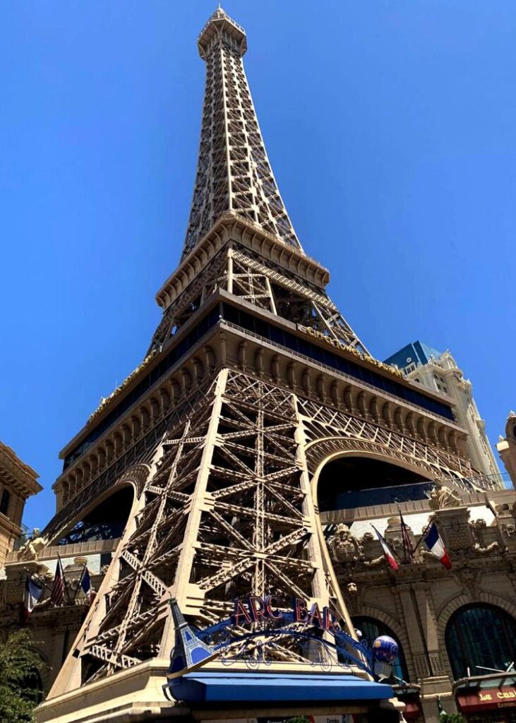 Fountains of Bellagio & Paris Eiffel Tower Light Show Combo On Our