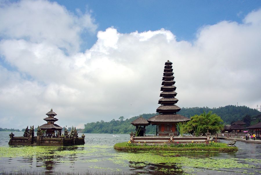 Danau Buyan and Danau Tamblingan