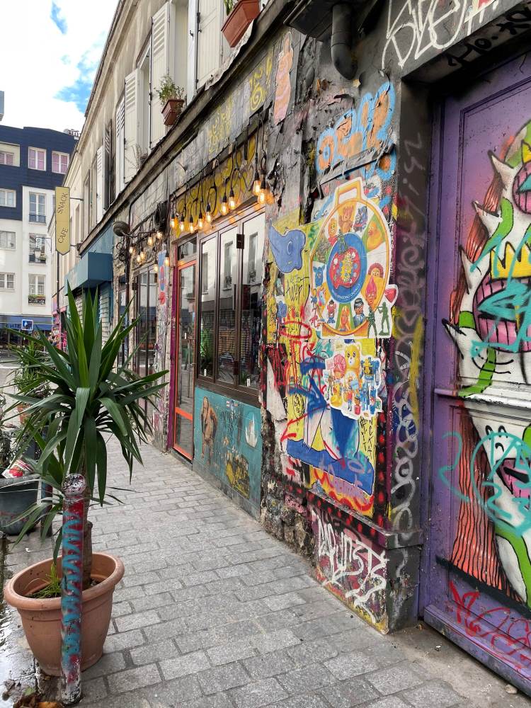 Explore the many neighborhoods of Paris