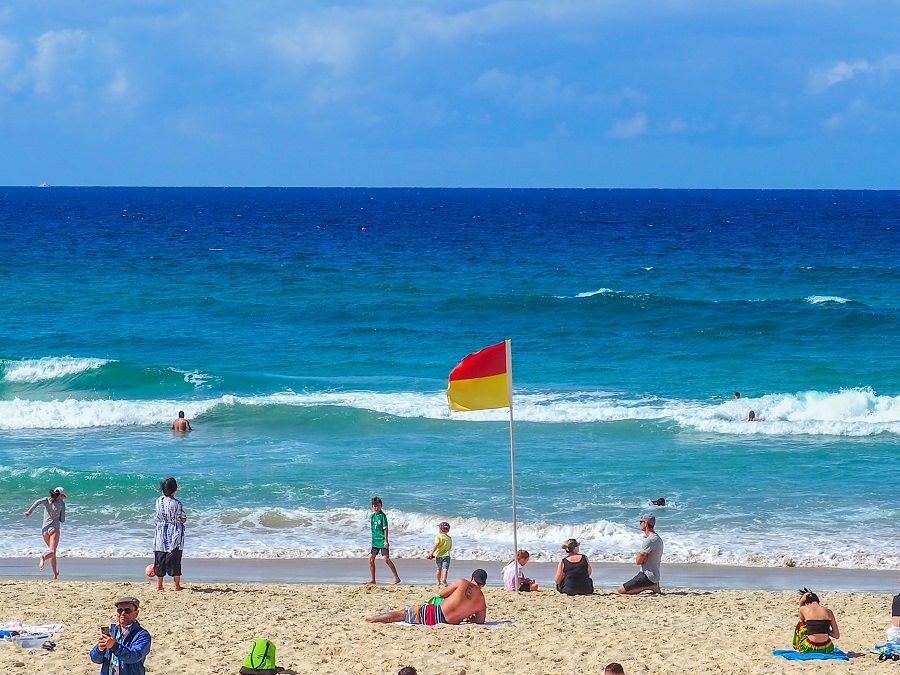 Get a selfie with the Surfers Paradise Sign.