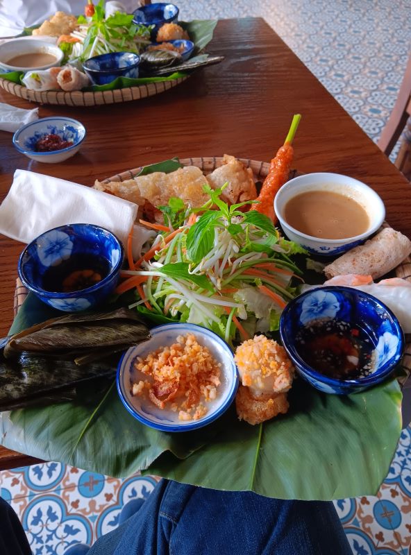 Is it safe to eat the street food in Vietnam?