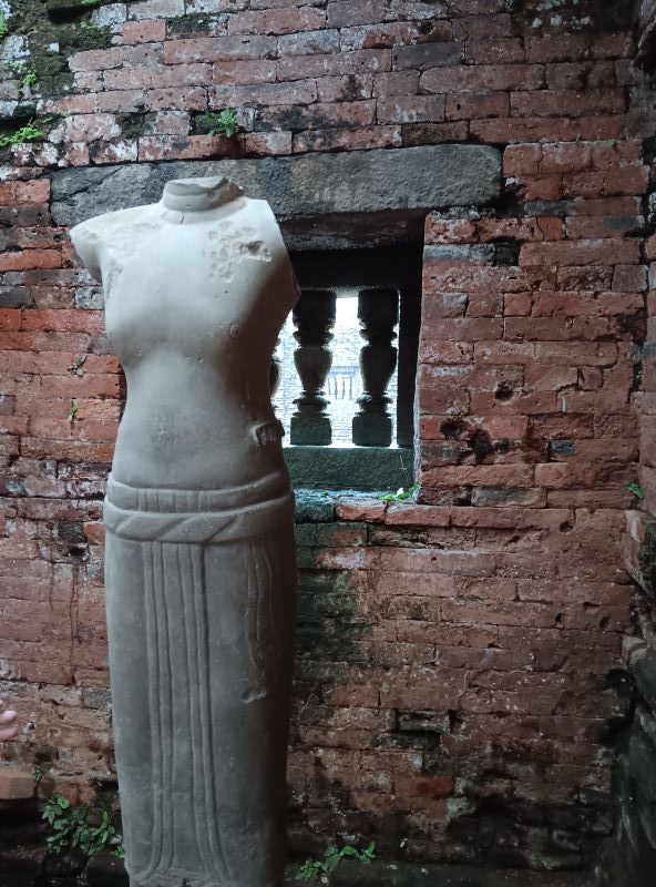 Delicate sculptural piece located on site