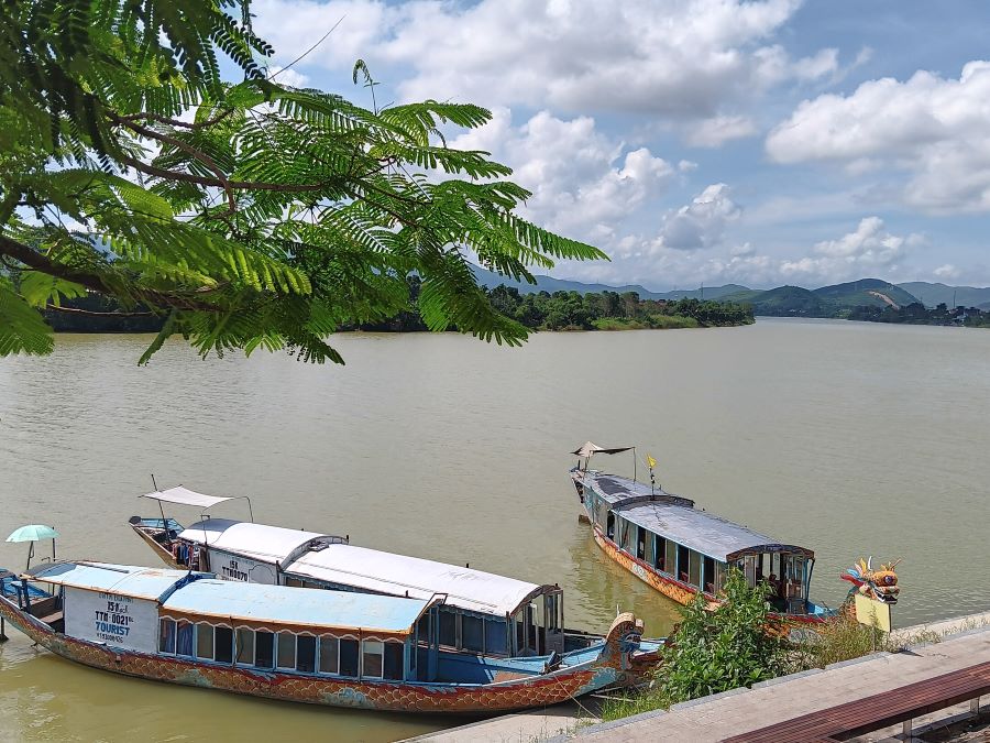 Perfume River (Sông Hương)