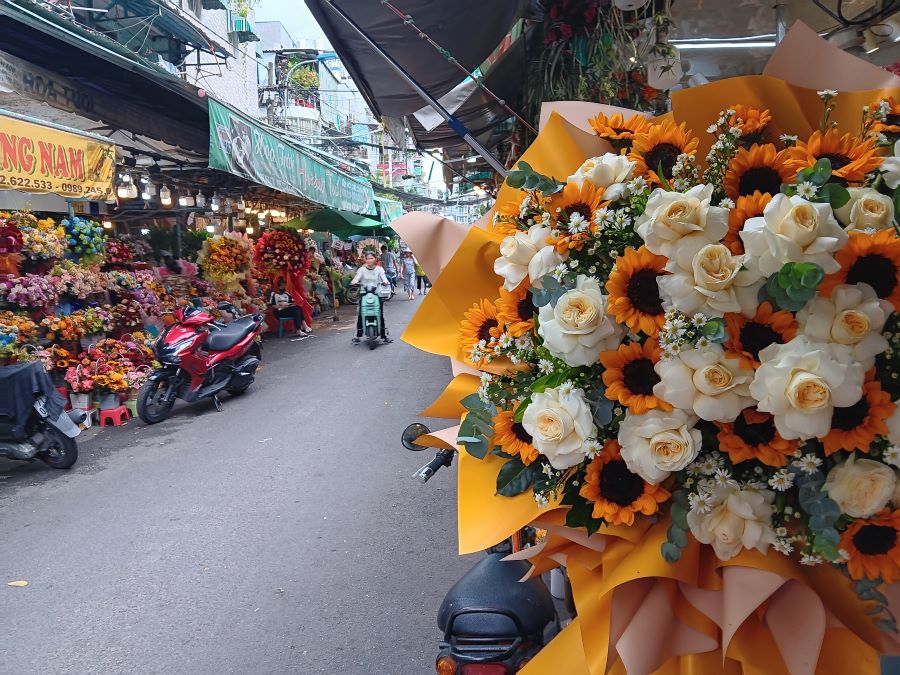 Saigon flower market1 Explore the Saigon Flower market