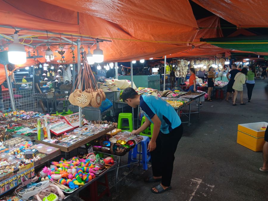Checking out the night market in Da Nang