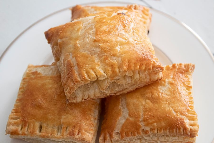 Pate so meat filled pastry Patê sô – meat-filled puff pastries