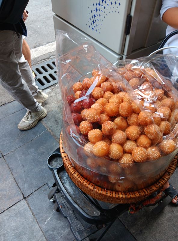 Sweet sesame take away Bánh cam – fried sesame balls